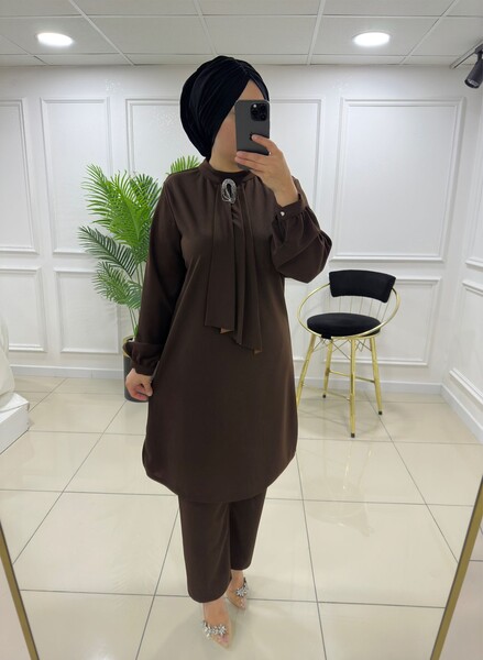 MASAL ABİYEM - 7131 K 90 KAHVERENK TAŞ BROŞLU İKİLİ TAKIM